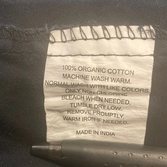 Luxurious Black Bedding Set - Picture 2 of 2